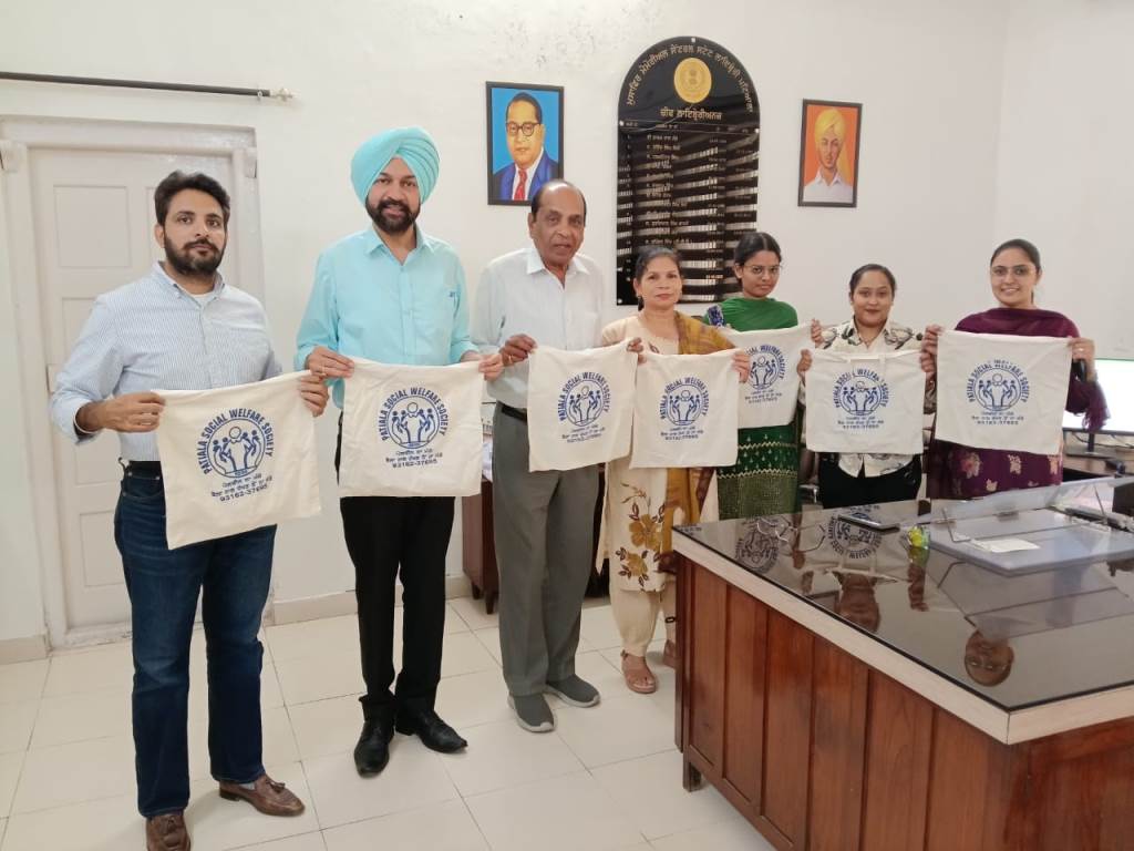 Singleuse plastic bags should always be closed and cloth or jute bags should be used